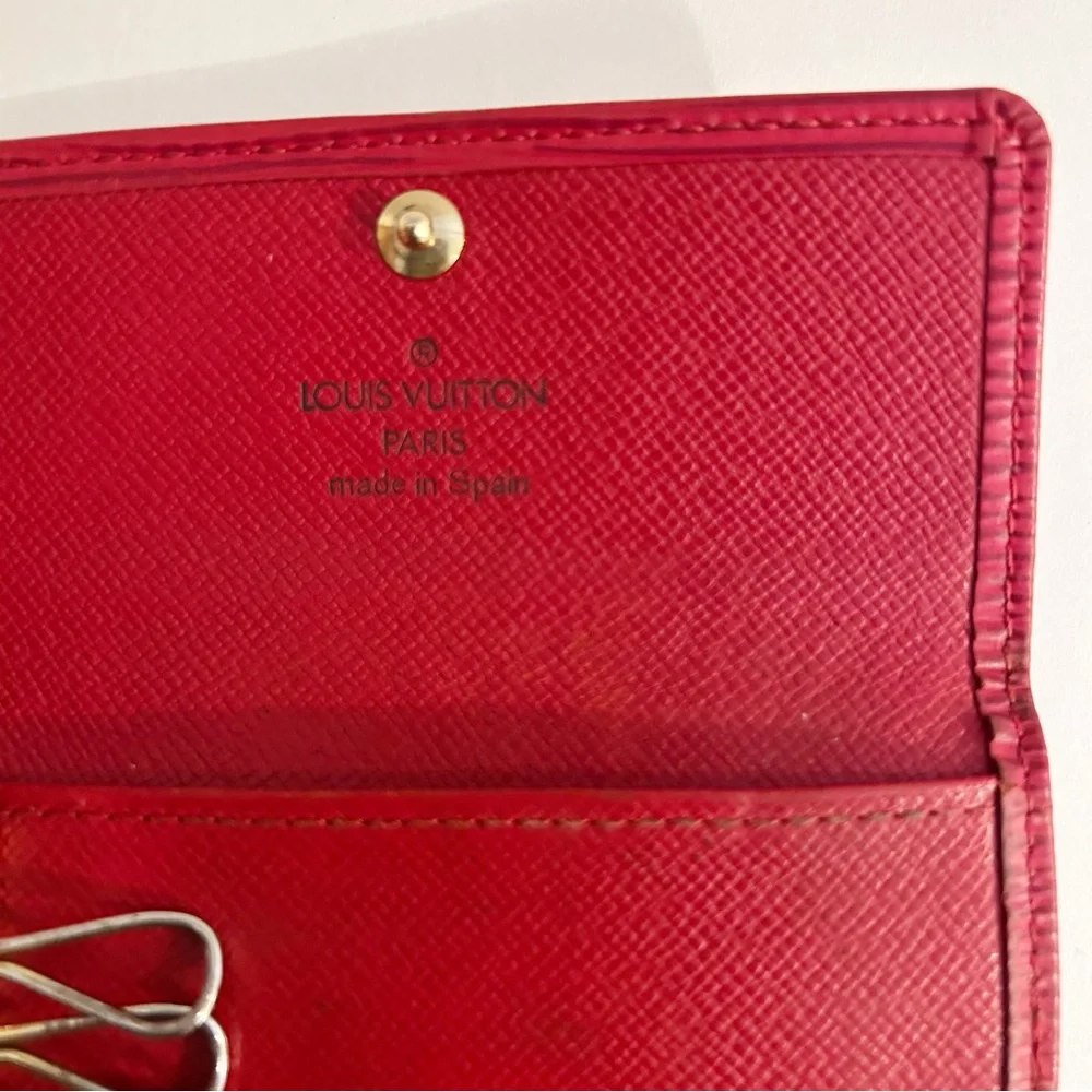 Louis Vuitton Authentic 4-Hook Key Holder in Castillian Red Epi Leather VTG